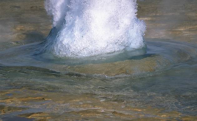 Erupting Strokkur 4