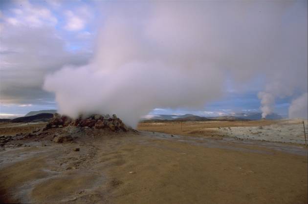 Many vapour sources at Hverarönd