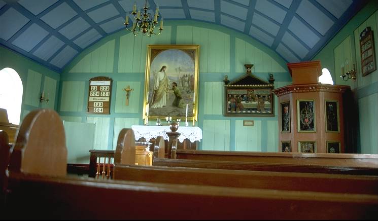 Im Innern der Kirche von Þingvellir